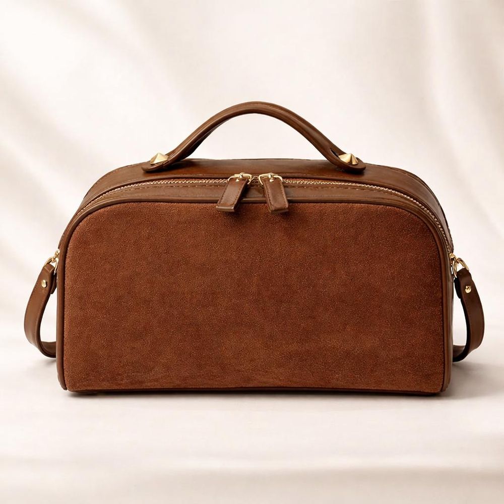 Brown Leather Toiletry Bag detail photo 2
