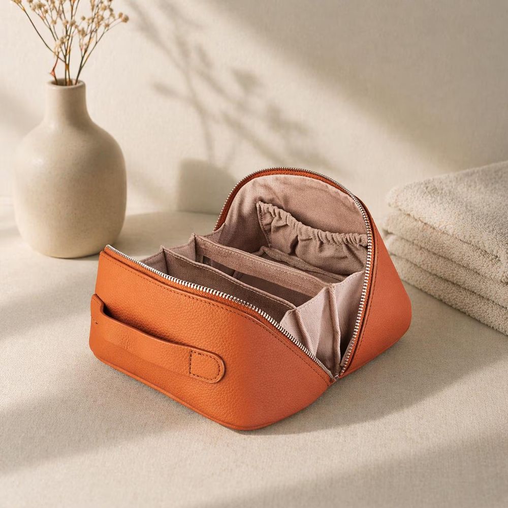 Genuine Leather Cosmetic Bag - Classic Design detail photo 4