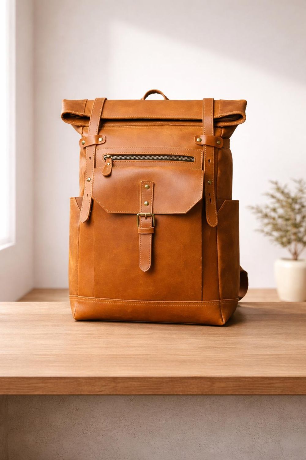 Handcrafted Crazy Horse Leather Men’s Backpack – detail photo 2