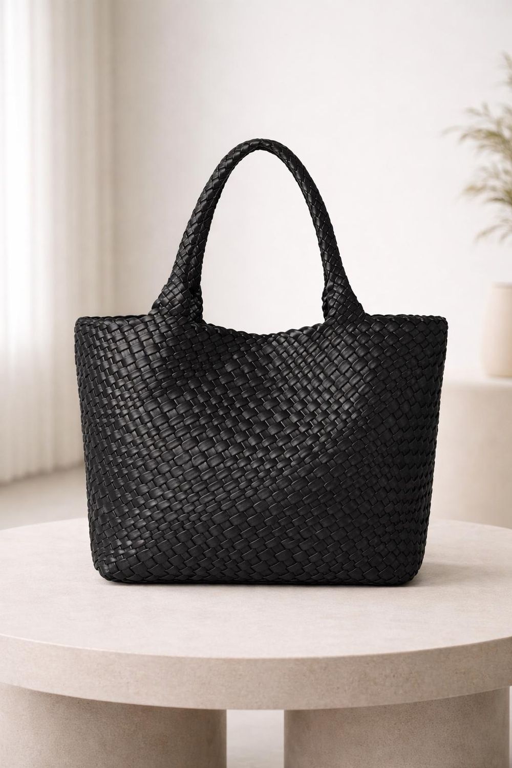 Stylish Woven Tote Bag – Vegan Leather detail photo 2