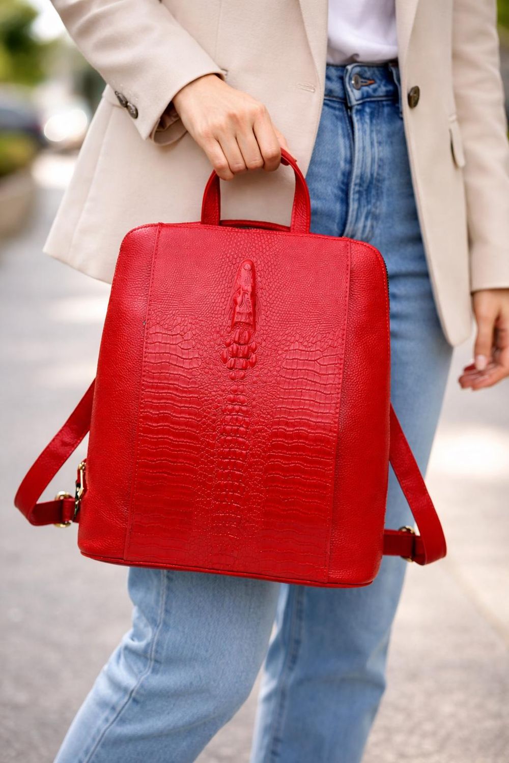 Women’s Crocodile Pattern Leather Backpack detail photo 2