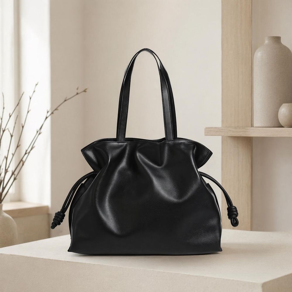 Women’s Drawstring Pleated Bucket Bag detail photo 2