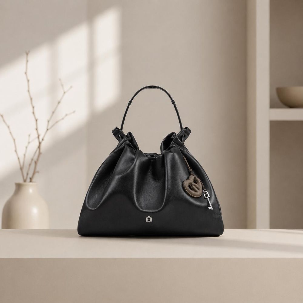 Women’s Leather Hobo Bag detail photo 4