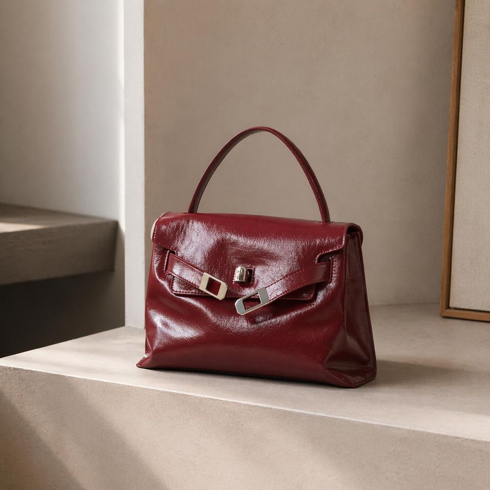 Women’s Red Leather Shoulder Bag detail photo 4